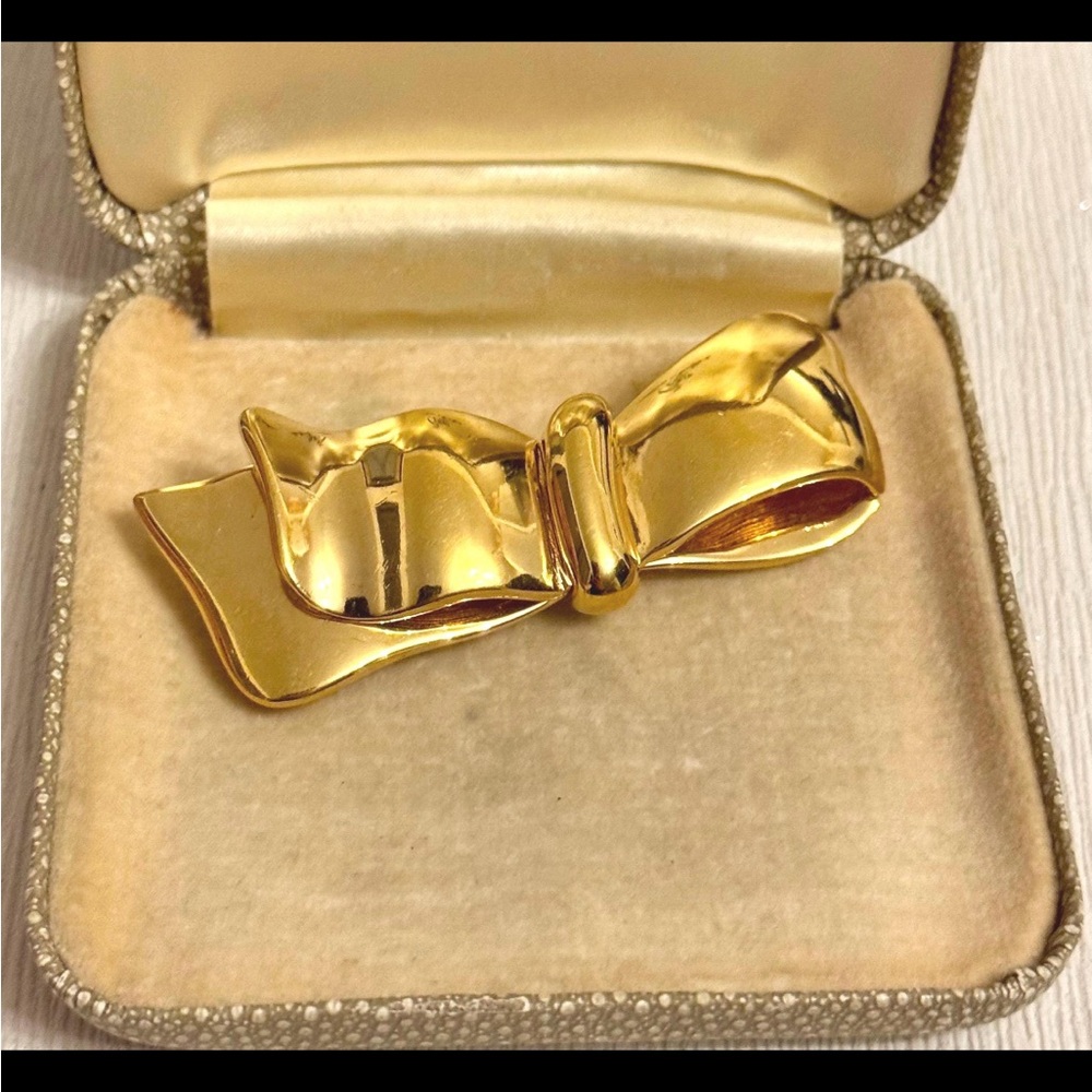 Monet Gold Ribbon Bow Brooch - Picture 9 of 9
